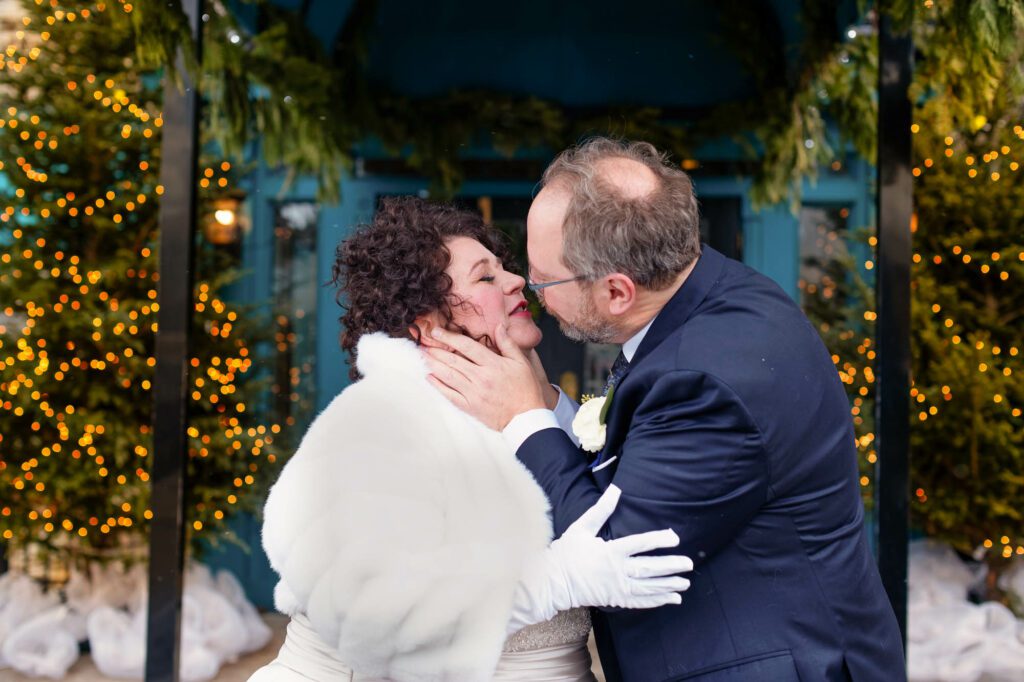 bride-and-groom-photo-session-at-nicollt-island-inn-3