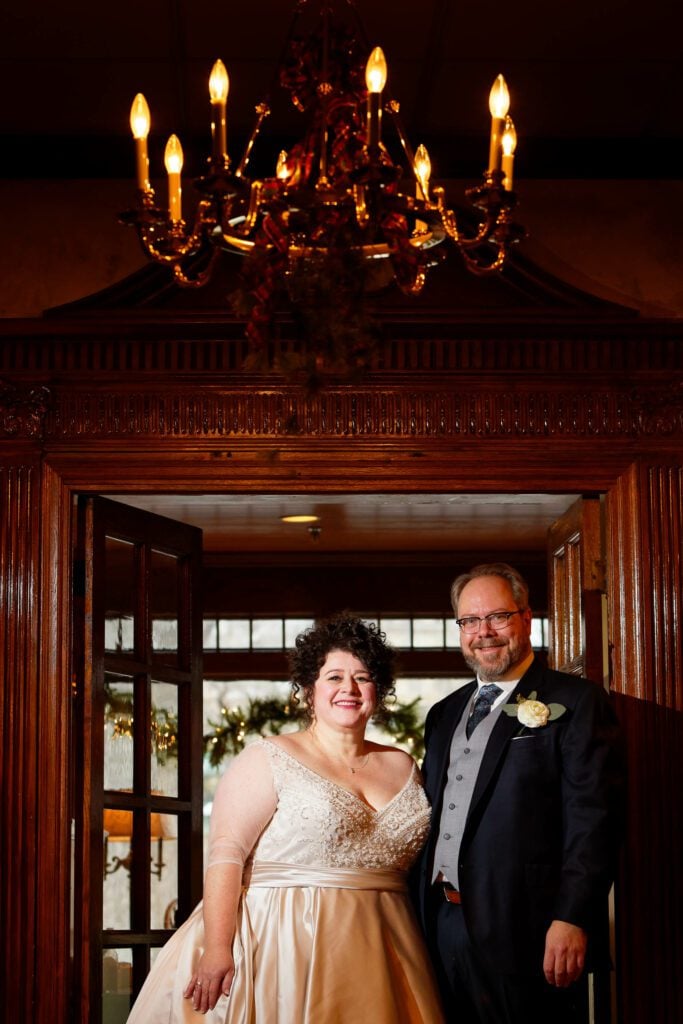 bride-and-groom-photo-session-at-nicollt-island-inn-4