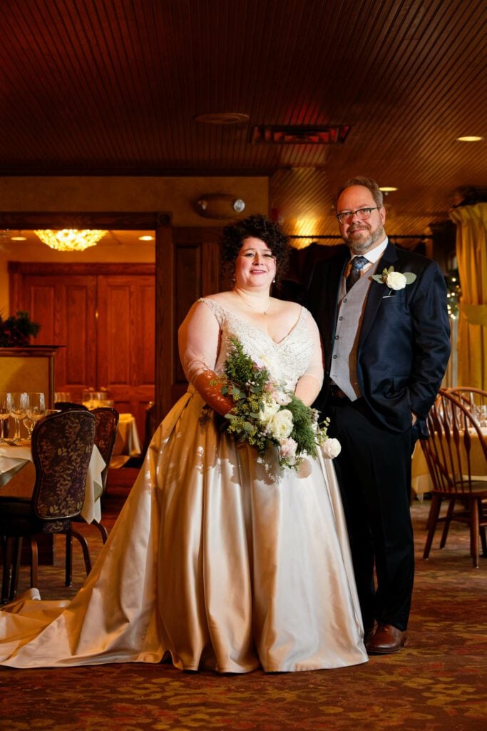 bride-and-groom-photo-session-at-nicollt-island-inn-5