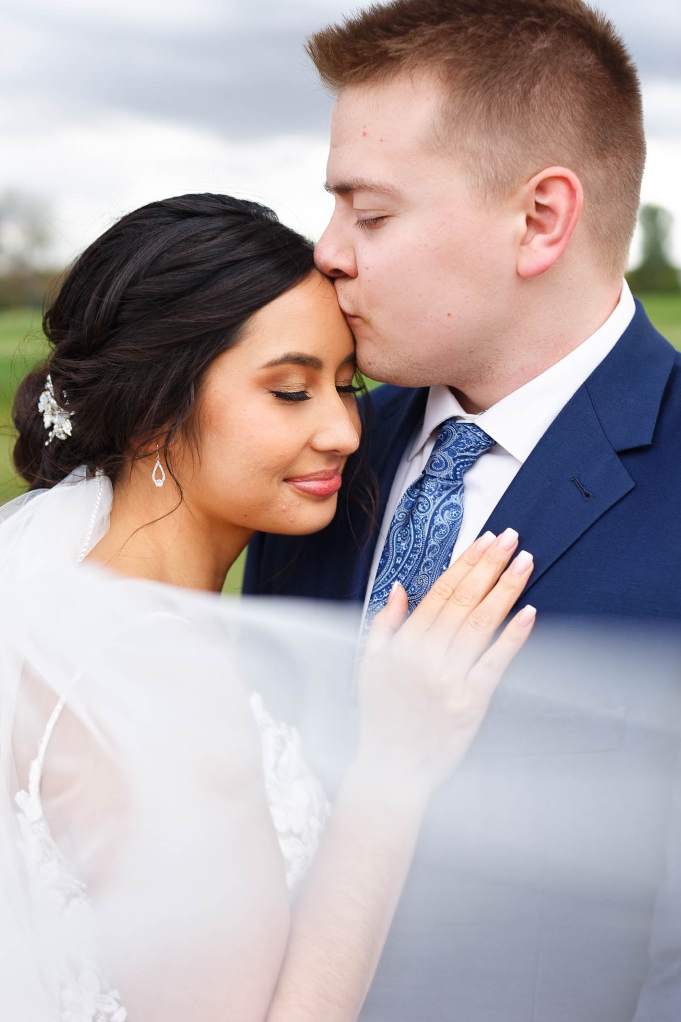 bride and groom photo session at Vindauga Event Center