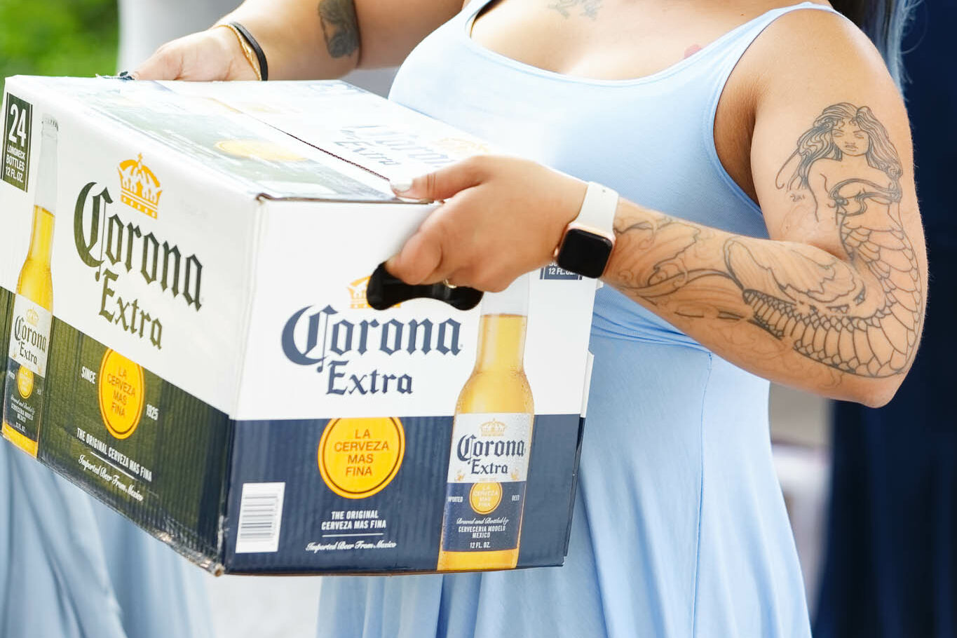bridesmaid carring box of beeas