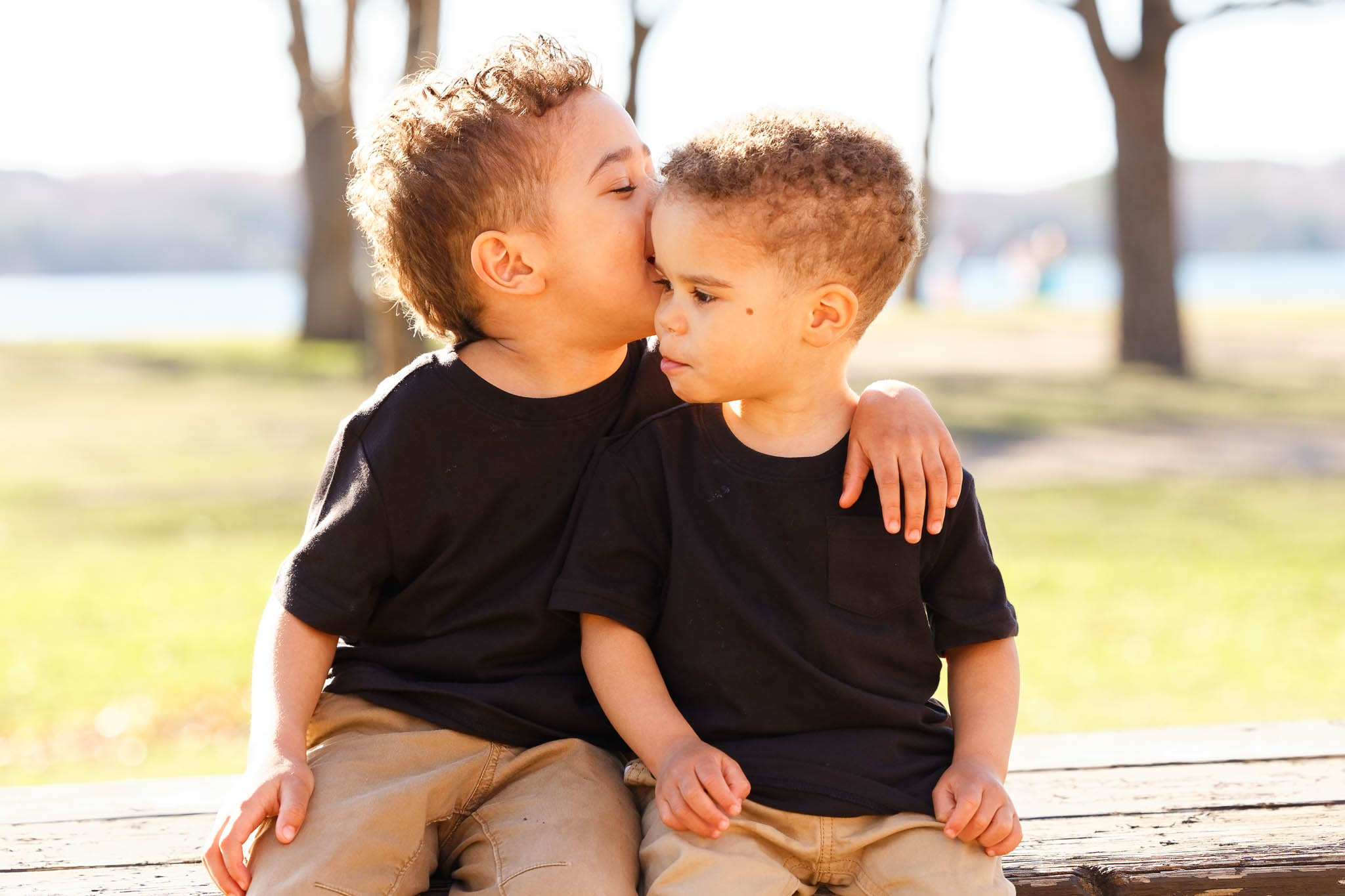 brother toddler kiss