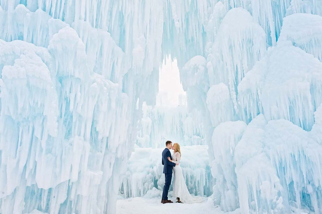 bright-romantic-image-of-couple-kissing-ice-castle-with-stalagmite-photo-sessions
