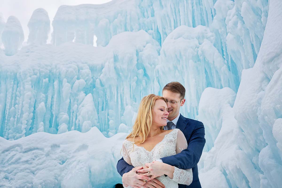 couple-portrait-at-ice-castle-photo-session
