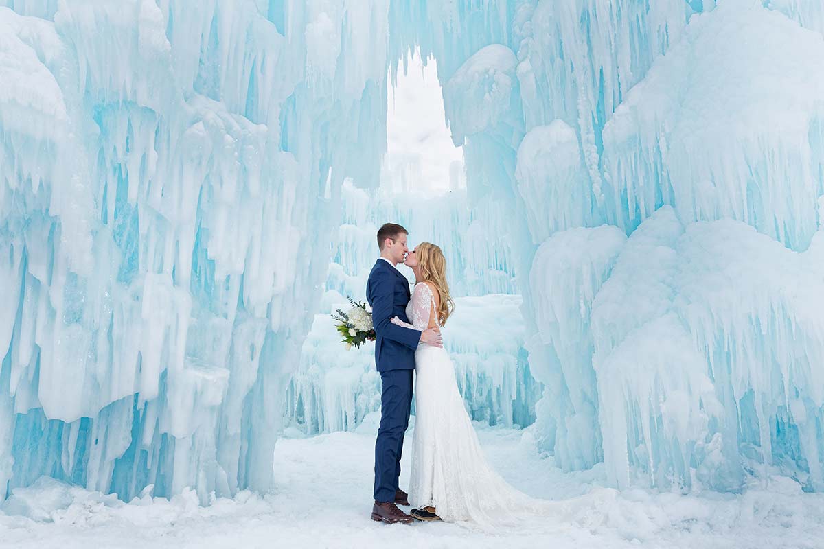 full-body-photo-of-married-couple-kissing-at-ice-castle