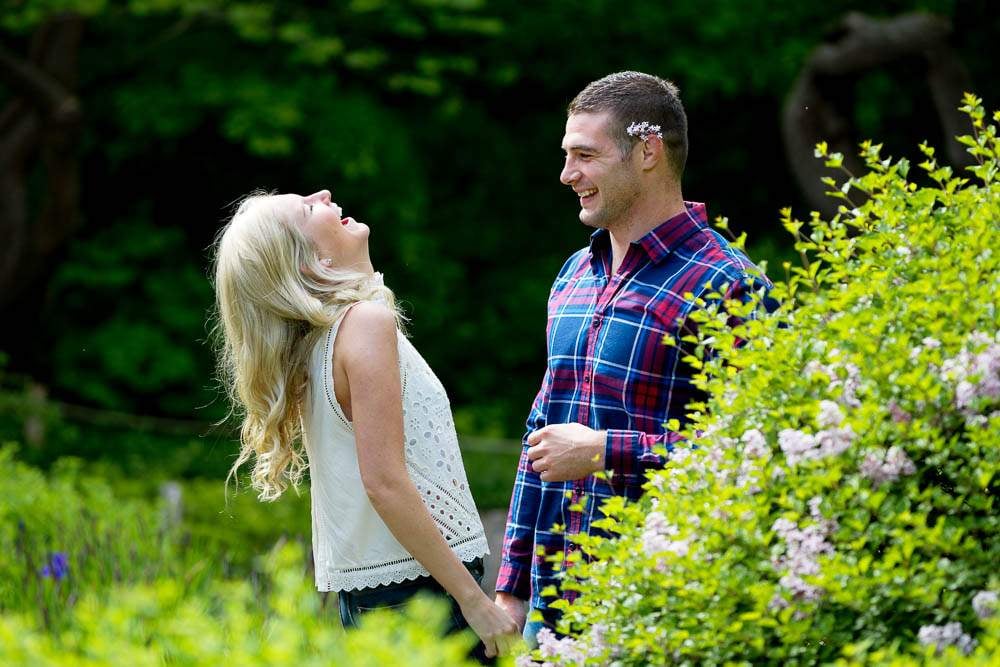 — Couple enjoying Sundays in Natural Lanscape —