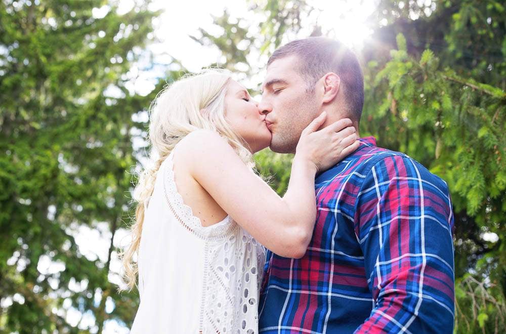couple kissing with sun — couple kissing with sun —
