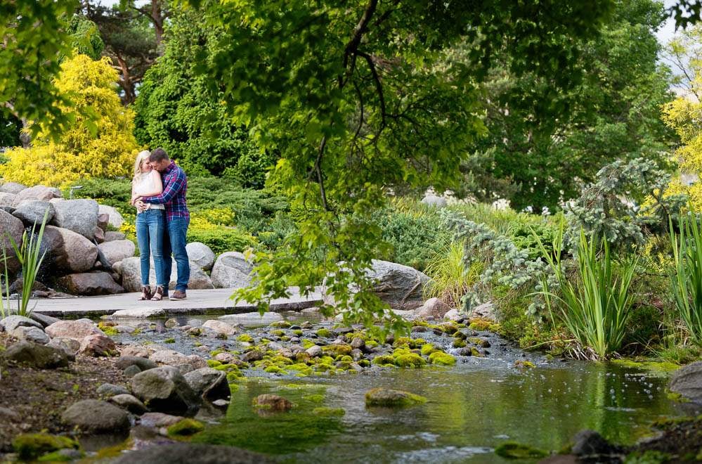 — couple snuggling in Naturalist landscape and oaks —