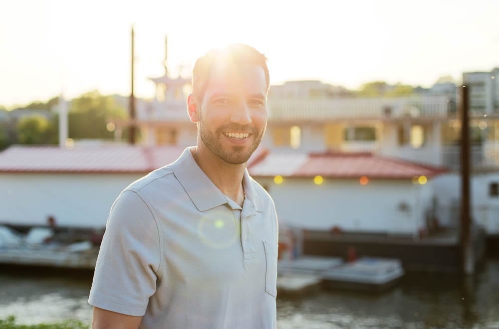 relaxed groom to saint paul engagement session relaxed groom