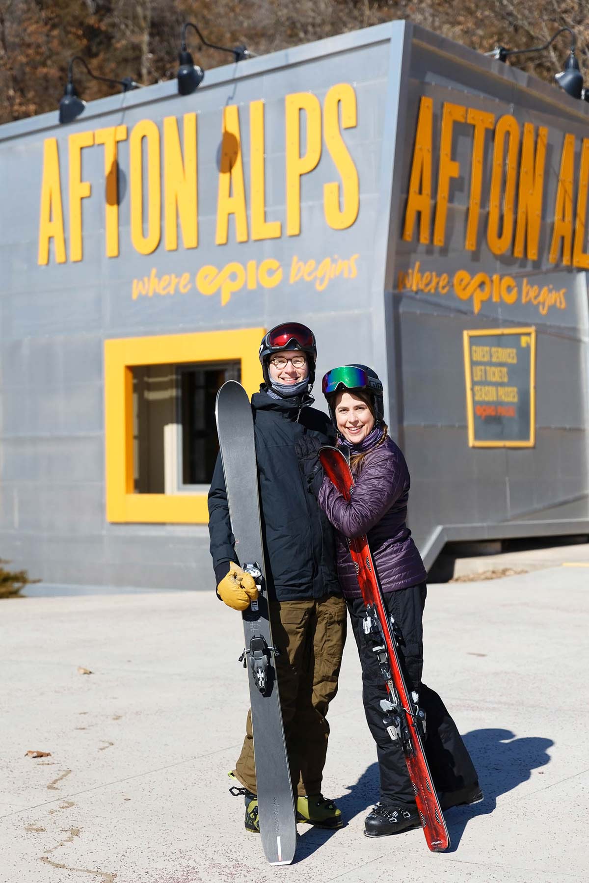 couple-posing-with-ski-in-front-of-alton-alps-building