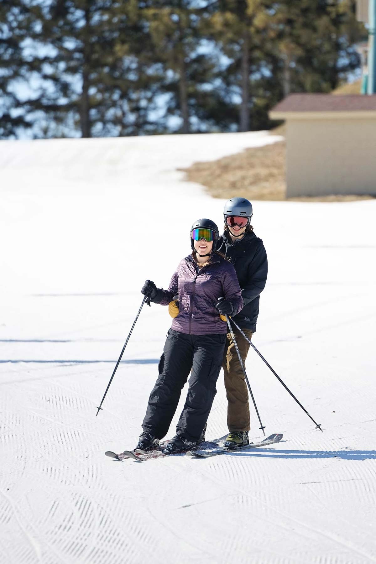 the-fiance-pretended-to-teach-his-grild-friend-how-to-ski