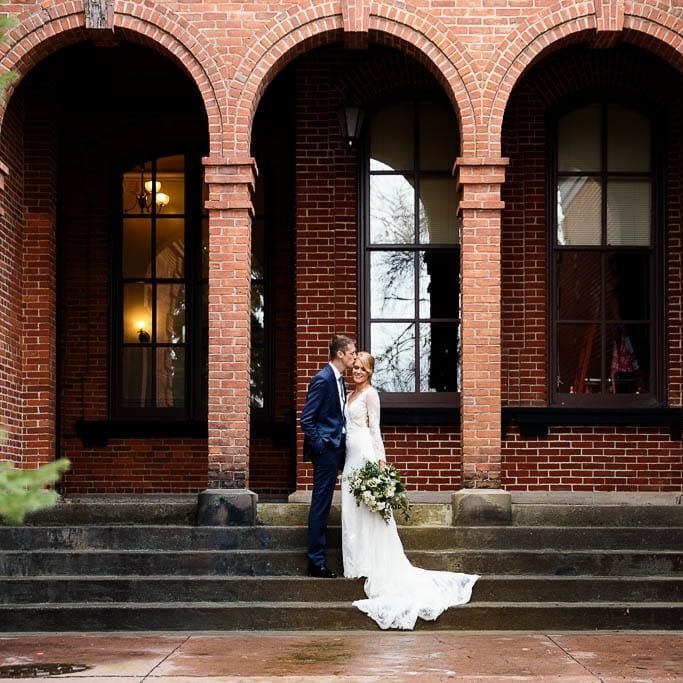 Couple in front of
Washington County Historic Courthouse