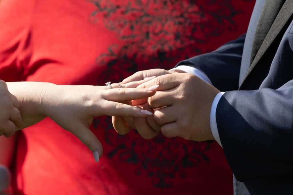 french touch photography officiant with red shirt