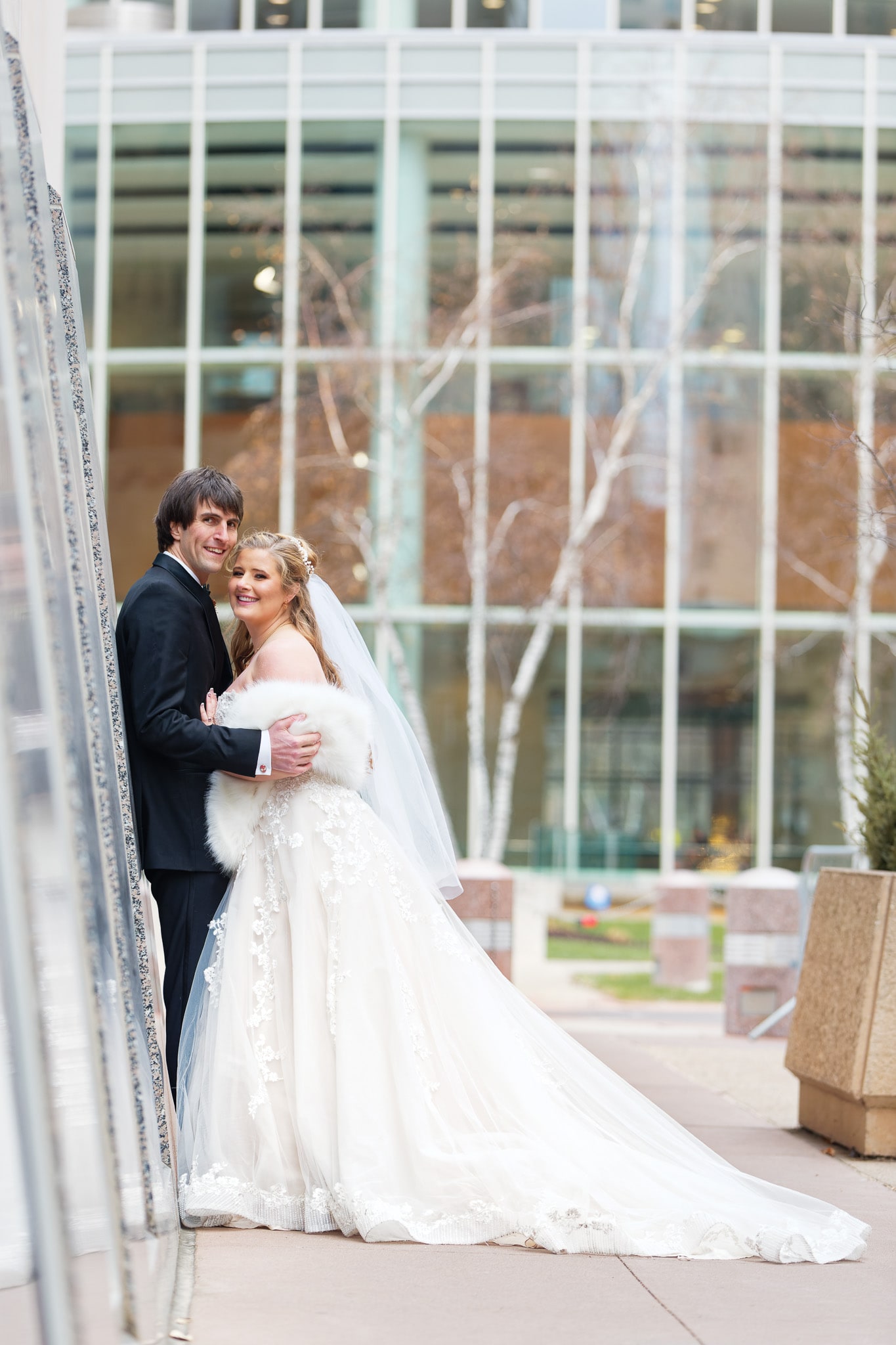 Bride and groom photo rochester mn downtown