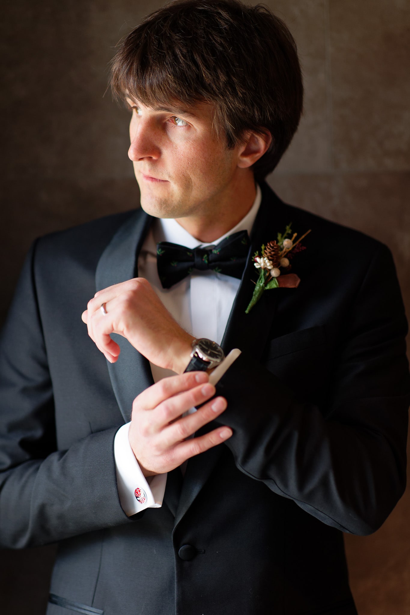 Groom getting ready at hotel rochester mn