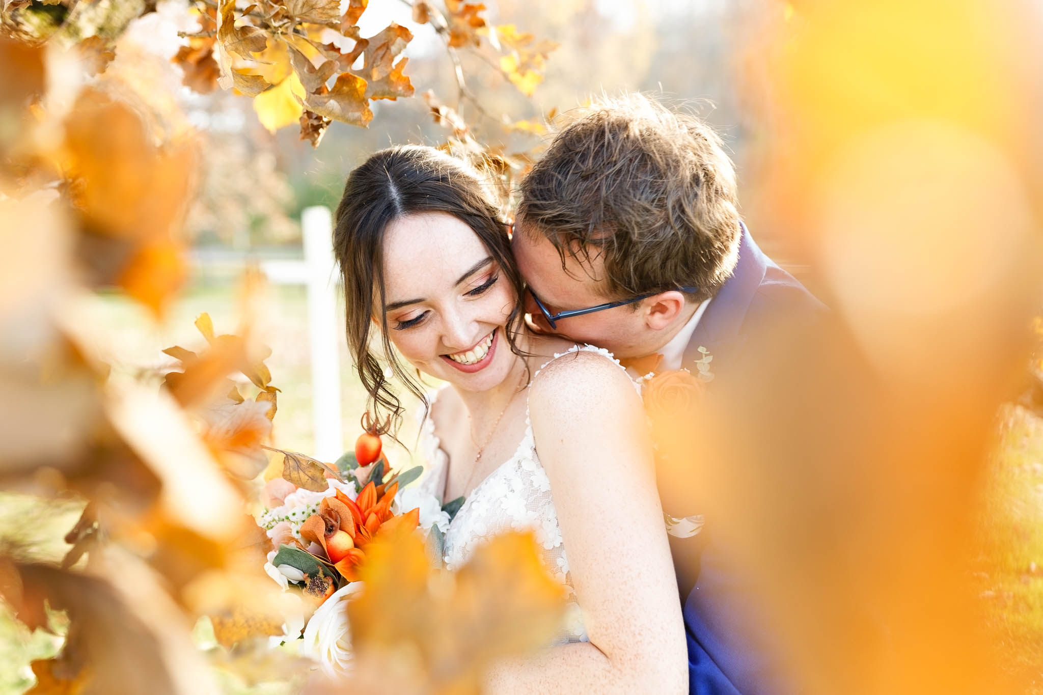 Bride and groom fall wedding minnesota