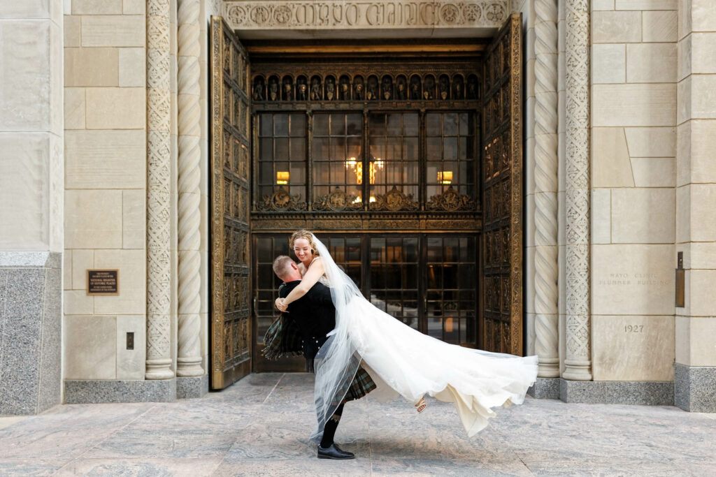 Bride and groom photo session downtown Rochester Plummer building-4