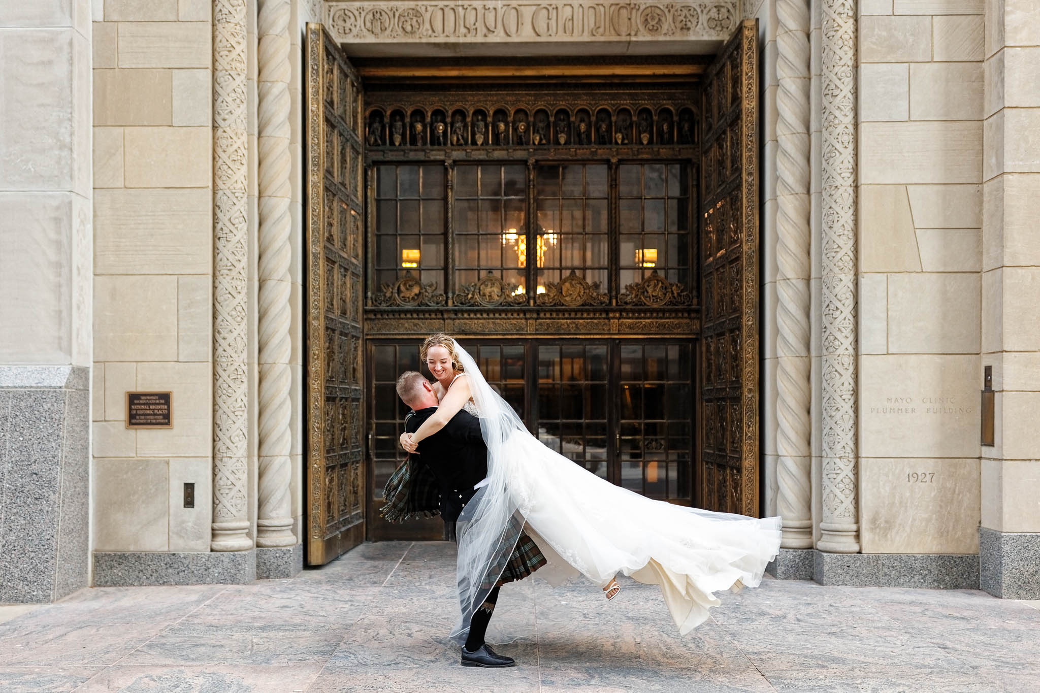 Bride and groom photo session downtown Rochester Plummer building-4