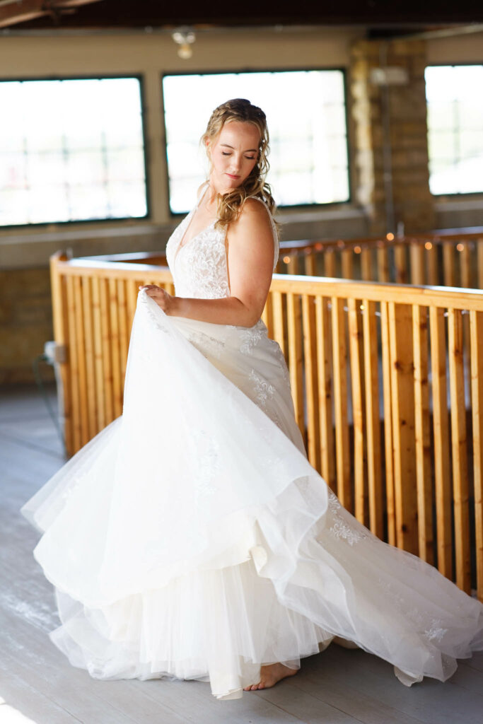 Individual picture of the bride on the mezzanine