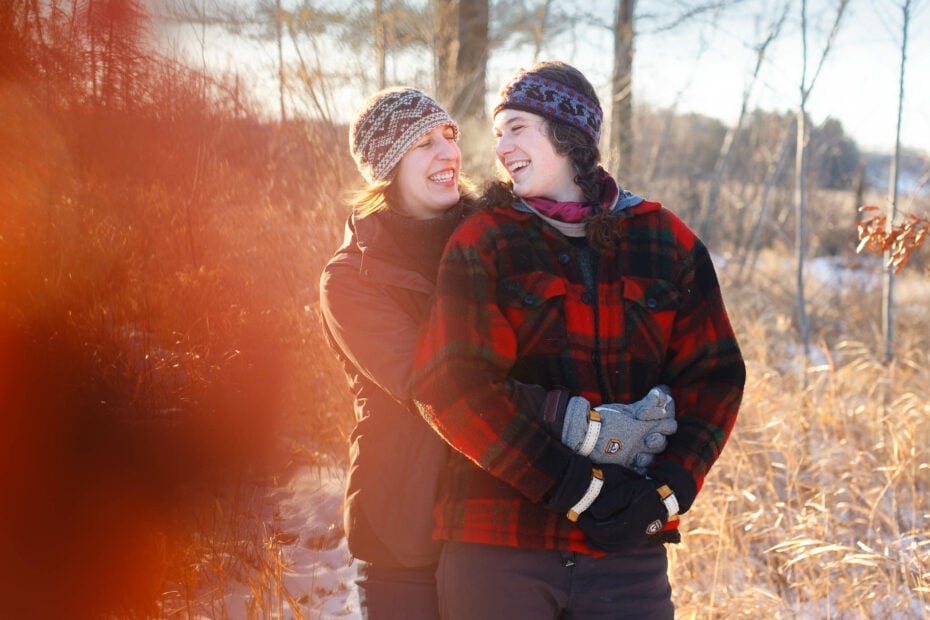Couple well dress with warm color for winter photo session in Minnesota