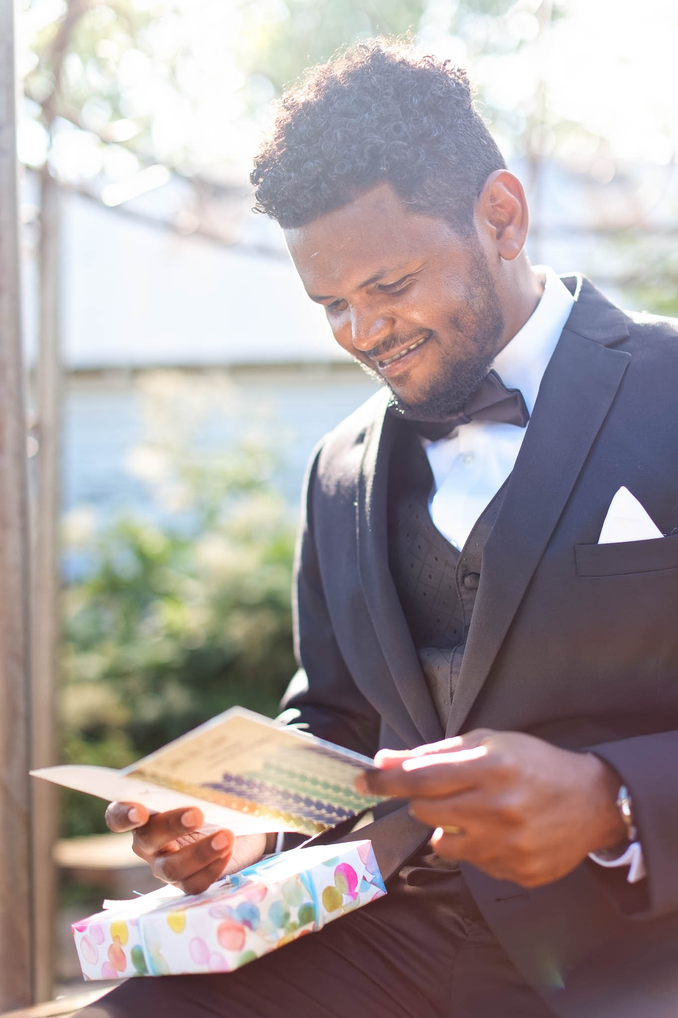 groom reading letter
