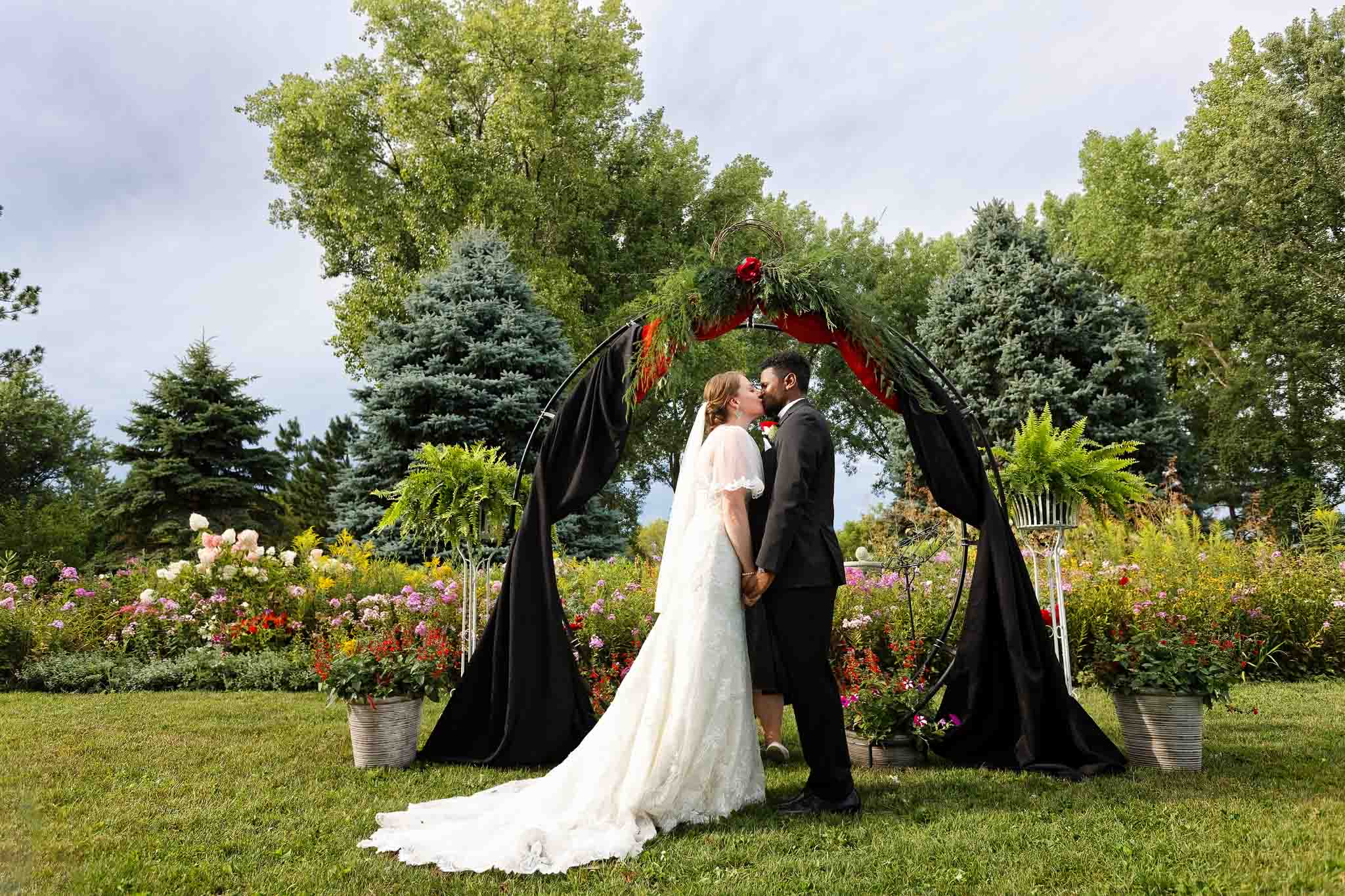 wedding ceremony at garten marketplatz lawn
