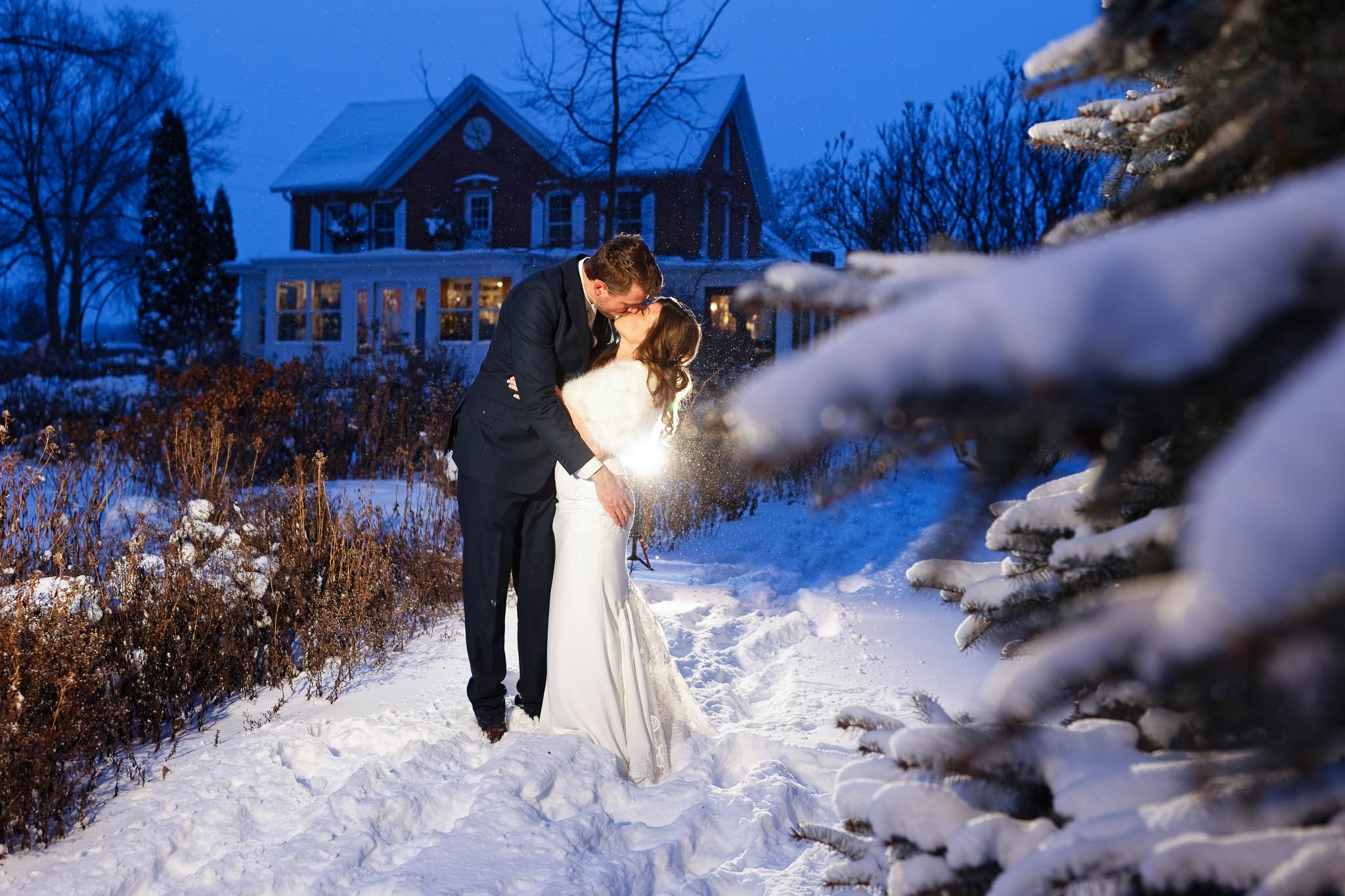 bride and groom winter photos with snow blue hour under pergolla with string light with garten marketplatz in background