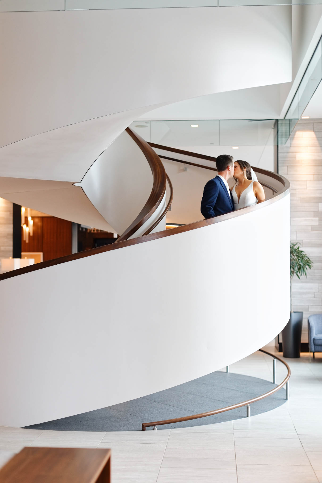 couple photo using the stairs in hilton hotel lobby_