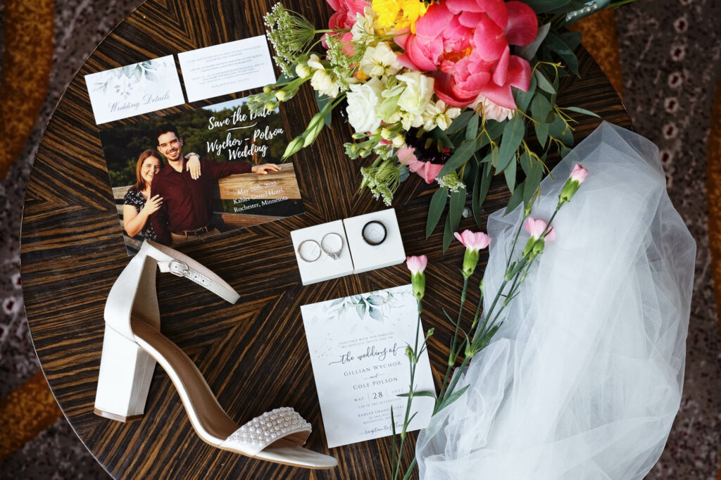 Detailed picture of the bride attire