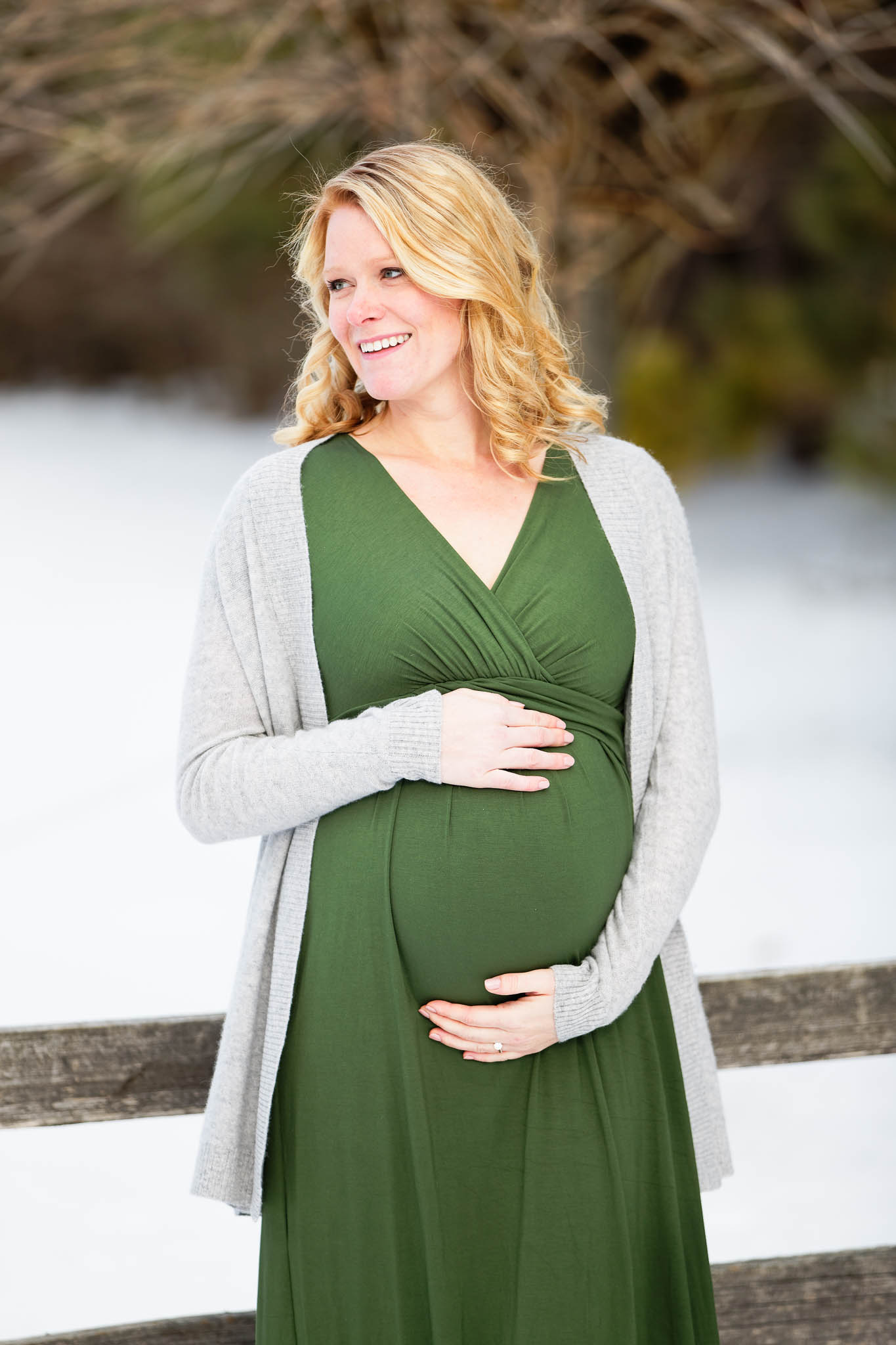 winter maternity photo session with snow-3