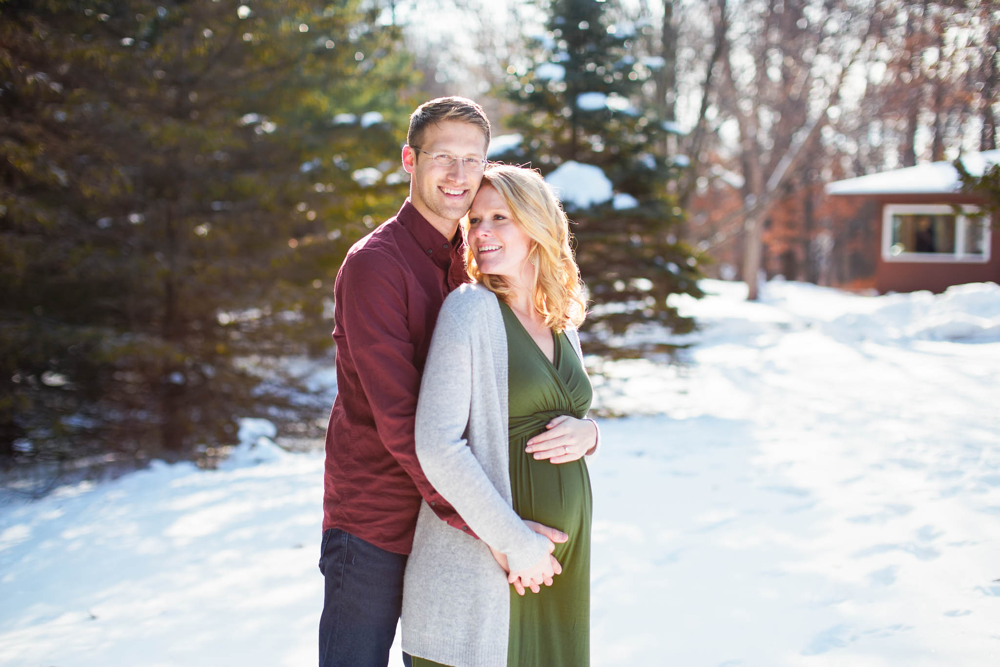 winter maternity photo session with snow-4