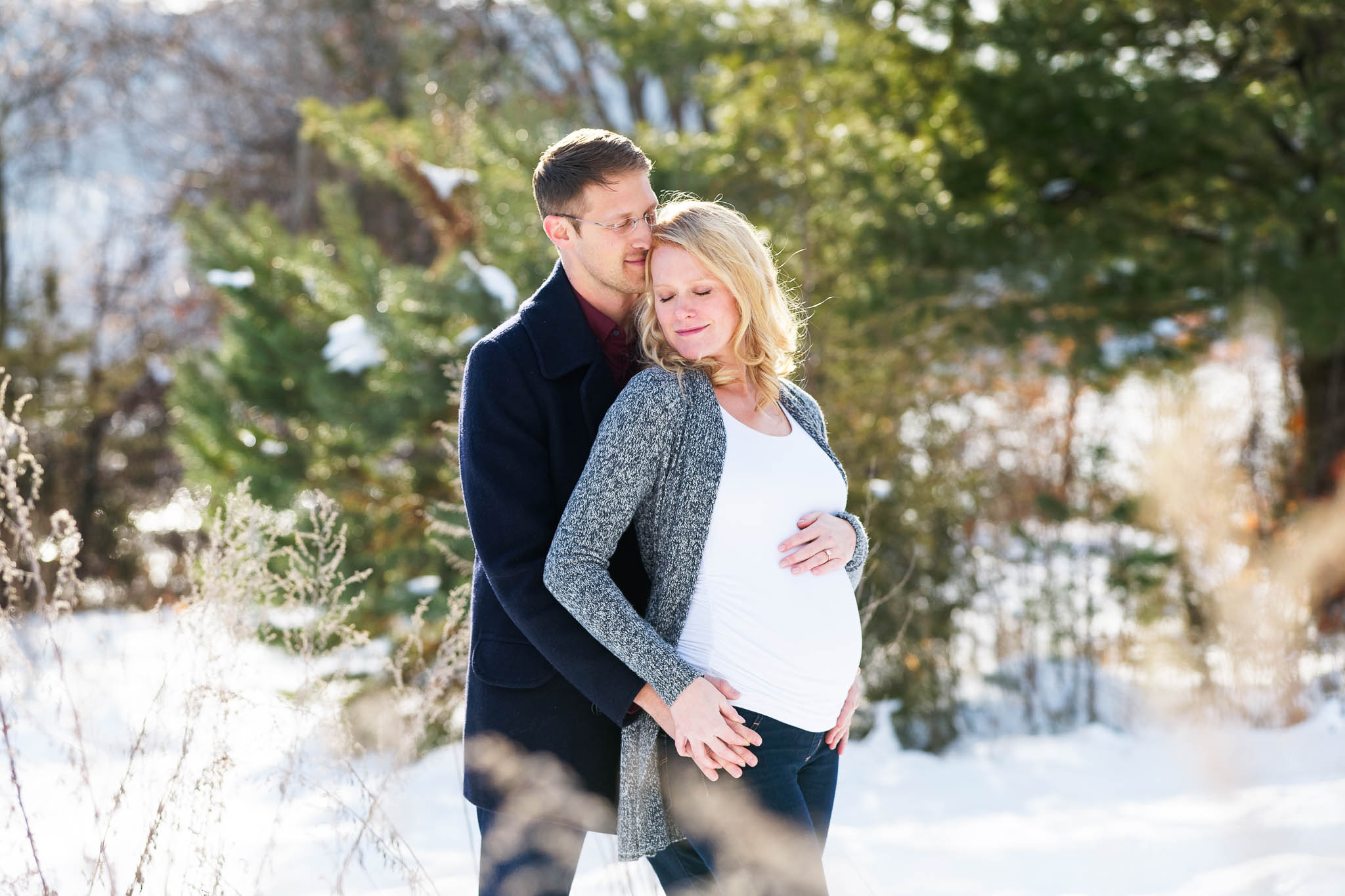 winter maternity photo session with snow-5
