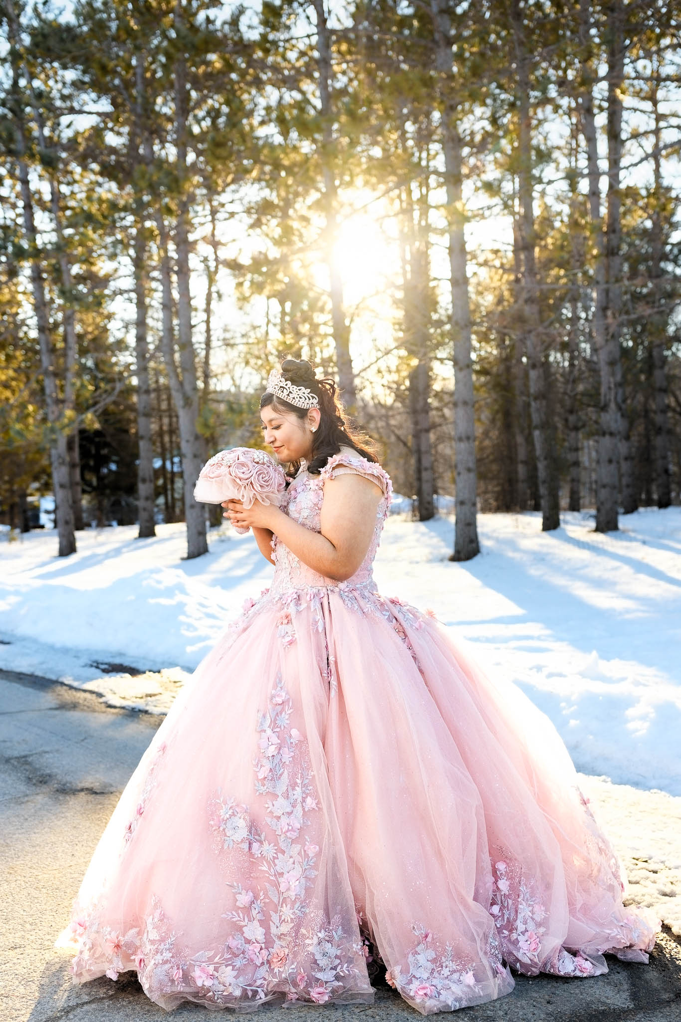 quinceanera with bouquet