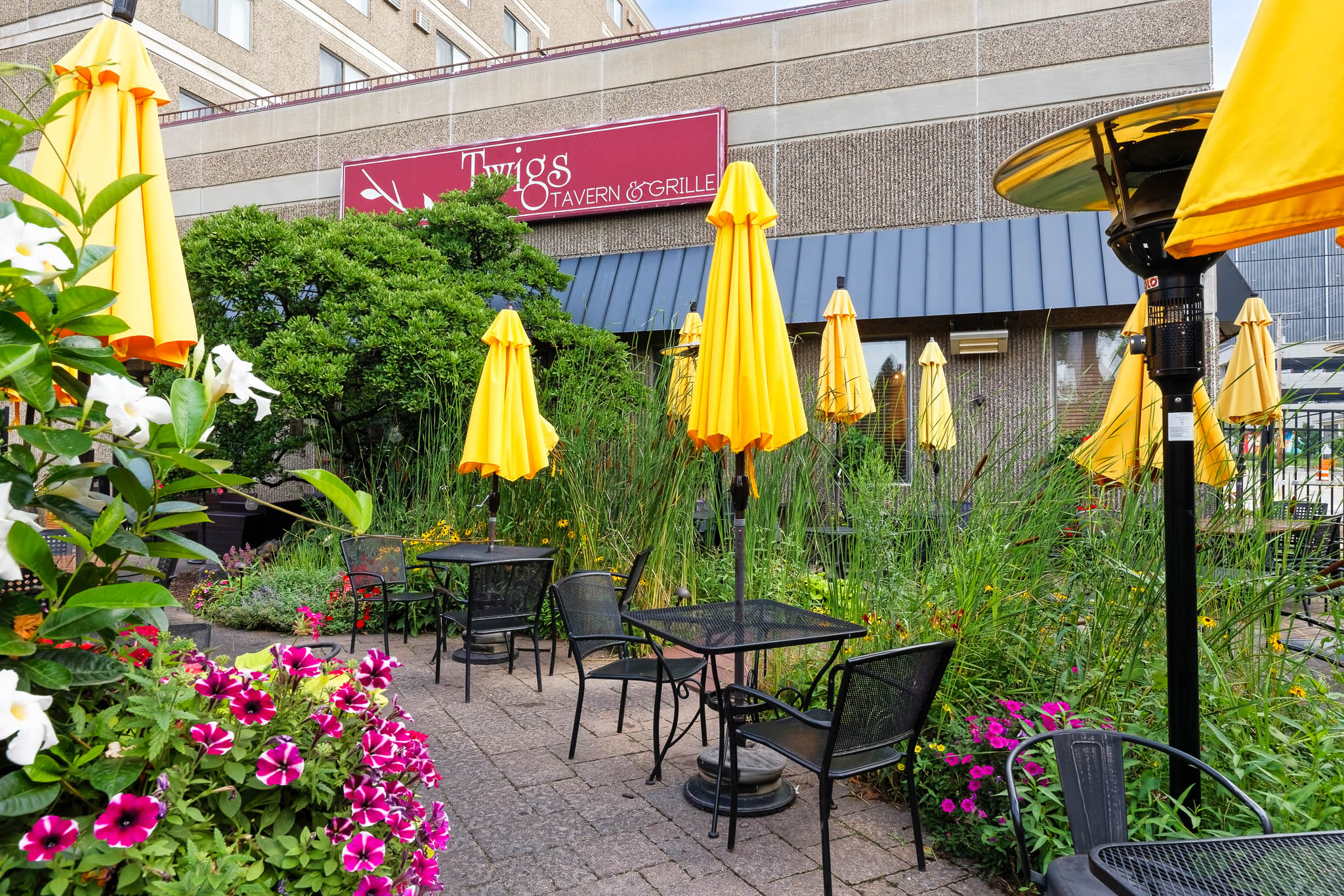 Twigs Tavern and Grille