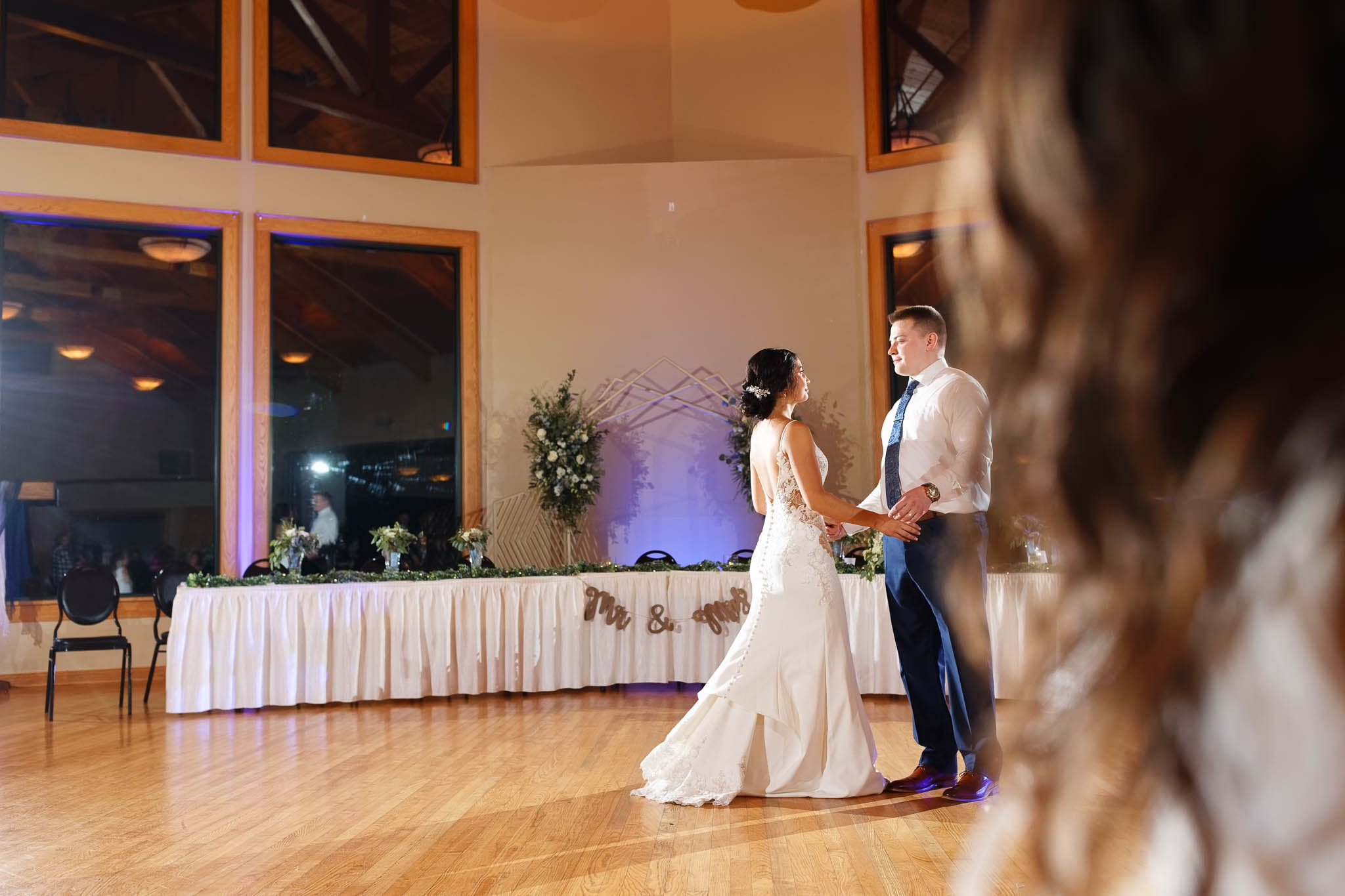 kids photo bombing the first dance-3