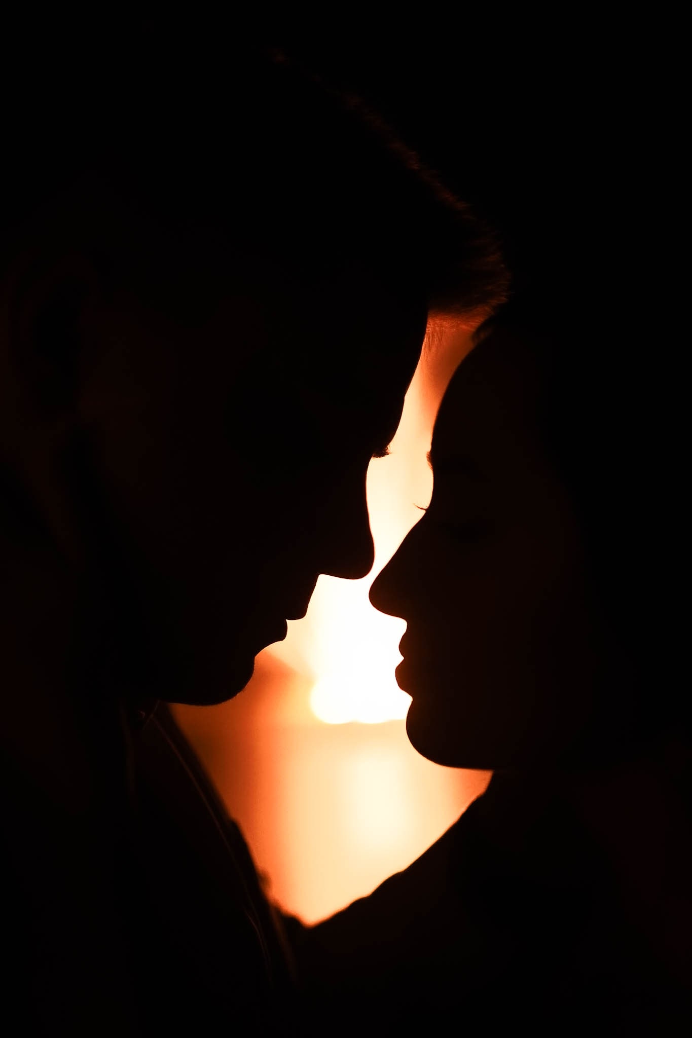wedding last image silhouhette of bride and groom