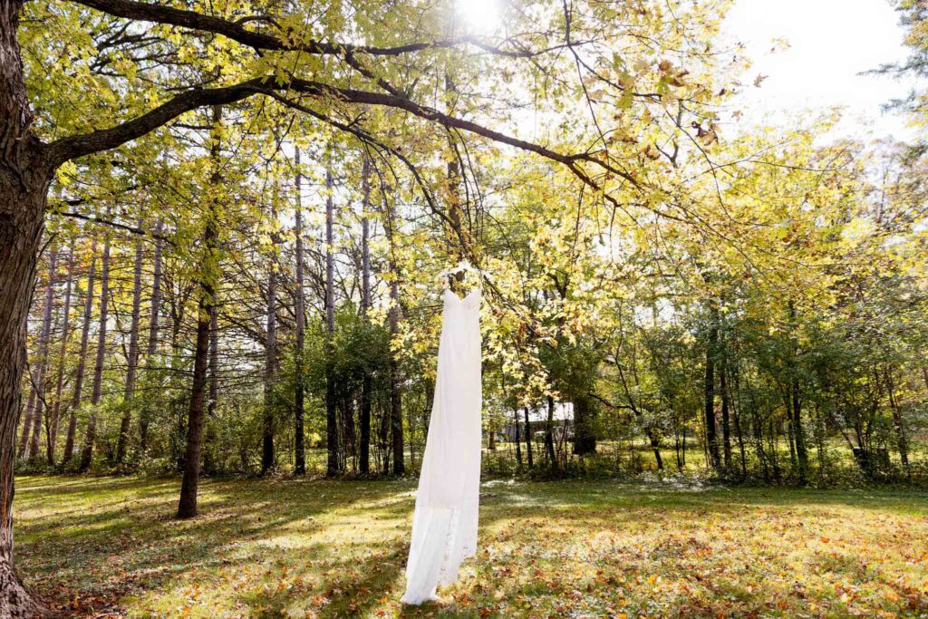 wedding-dress-outside-fall-colors