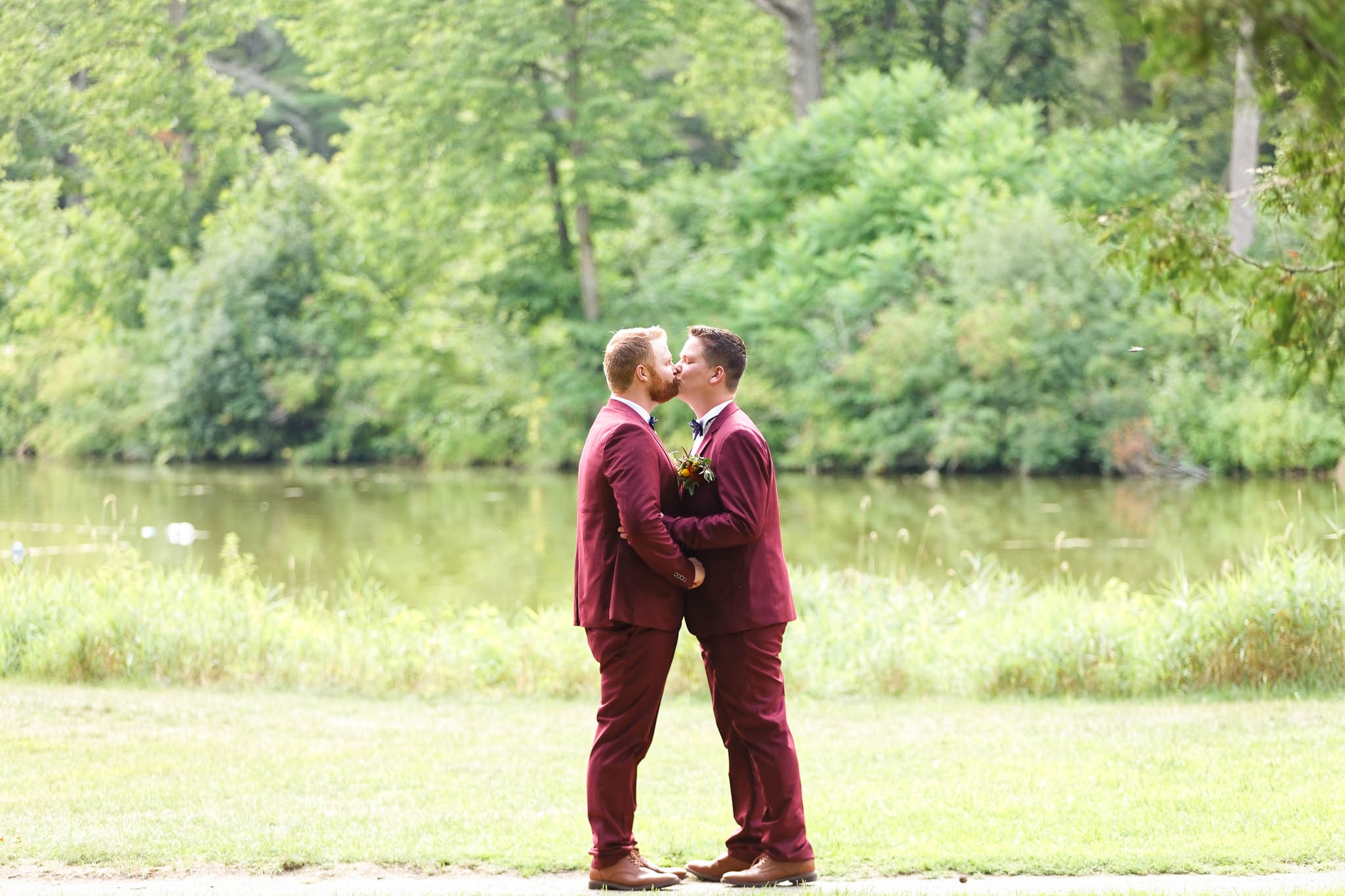 couple kissing whitewater state park