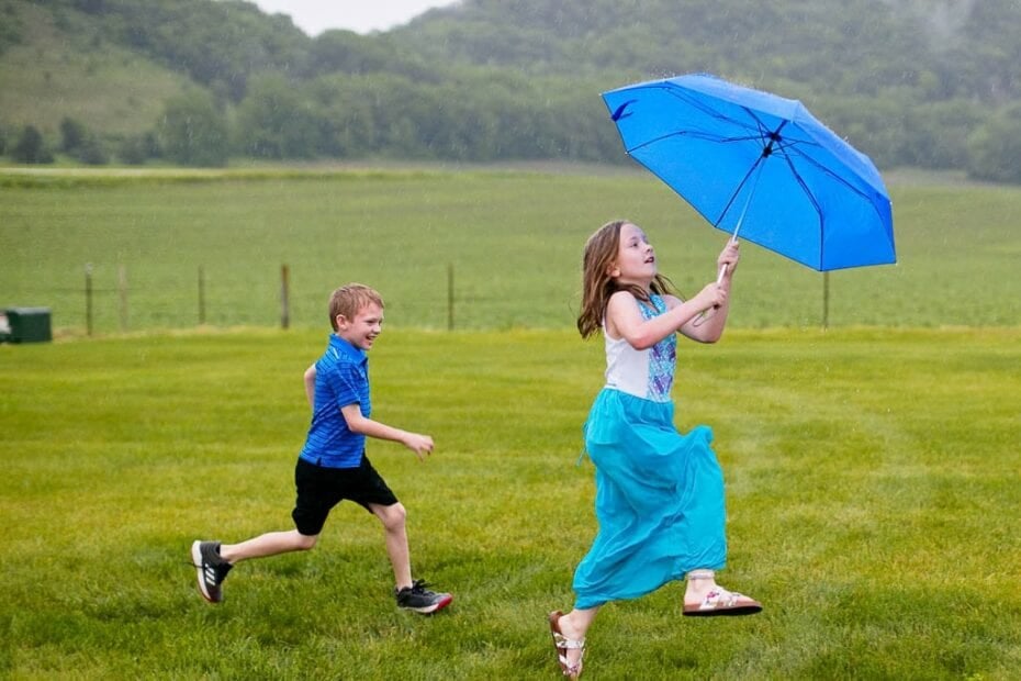 rainy outdoor wedding