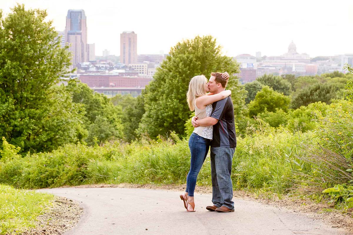 couple-kissing-with-view-on-st-paul-at-indian-mound-park-