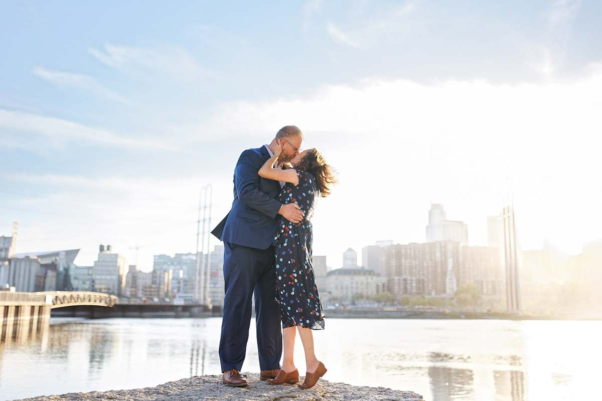 couple kissing on the rock in front of mississippi river Minneapolis