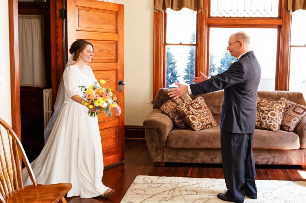First look between the bride and her father