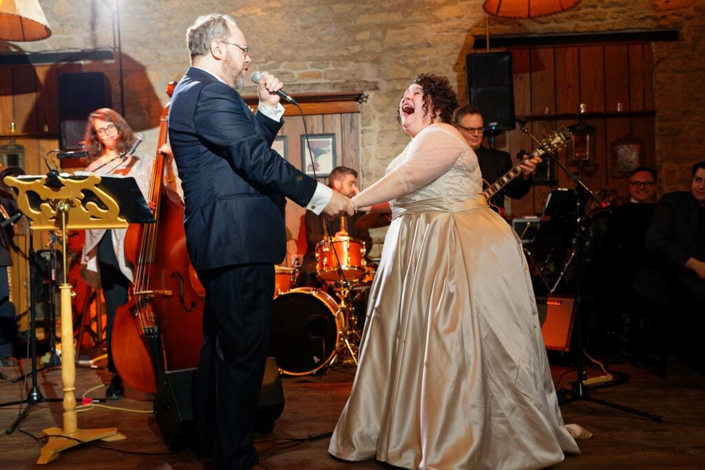 wedding-reception-with-live-music-at-aster-cafe-32