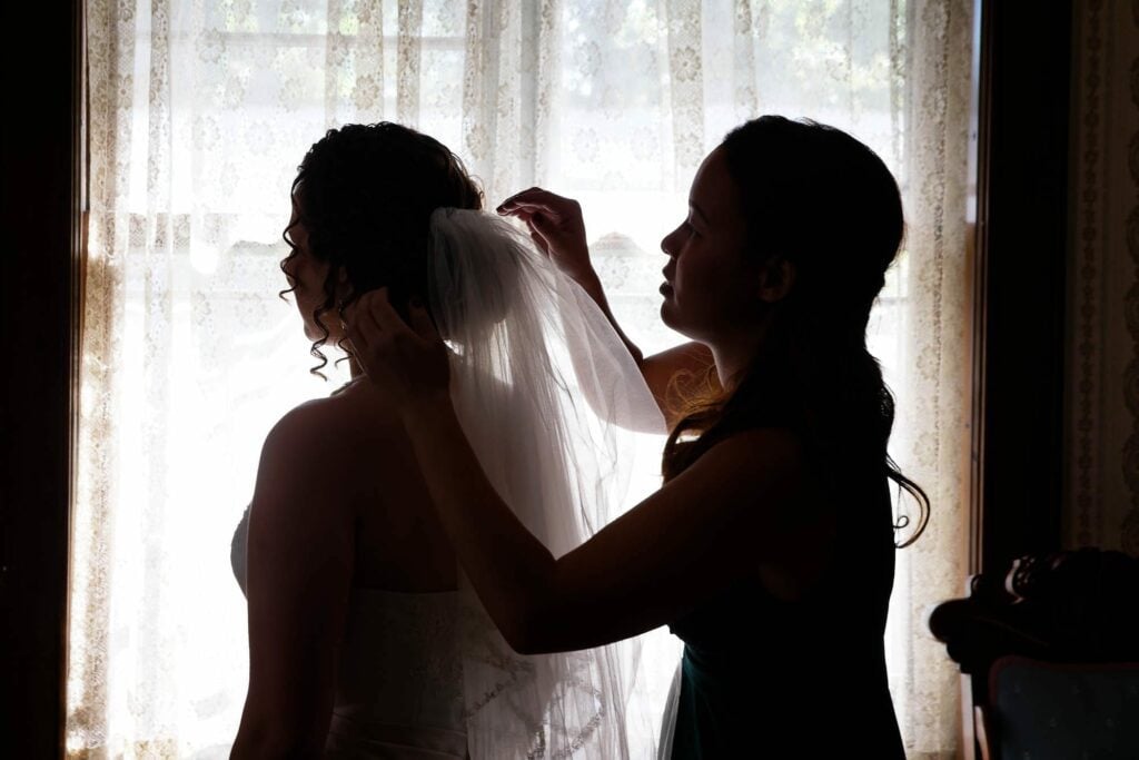 bride having her veil fixed