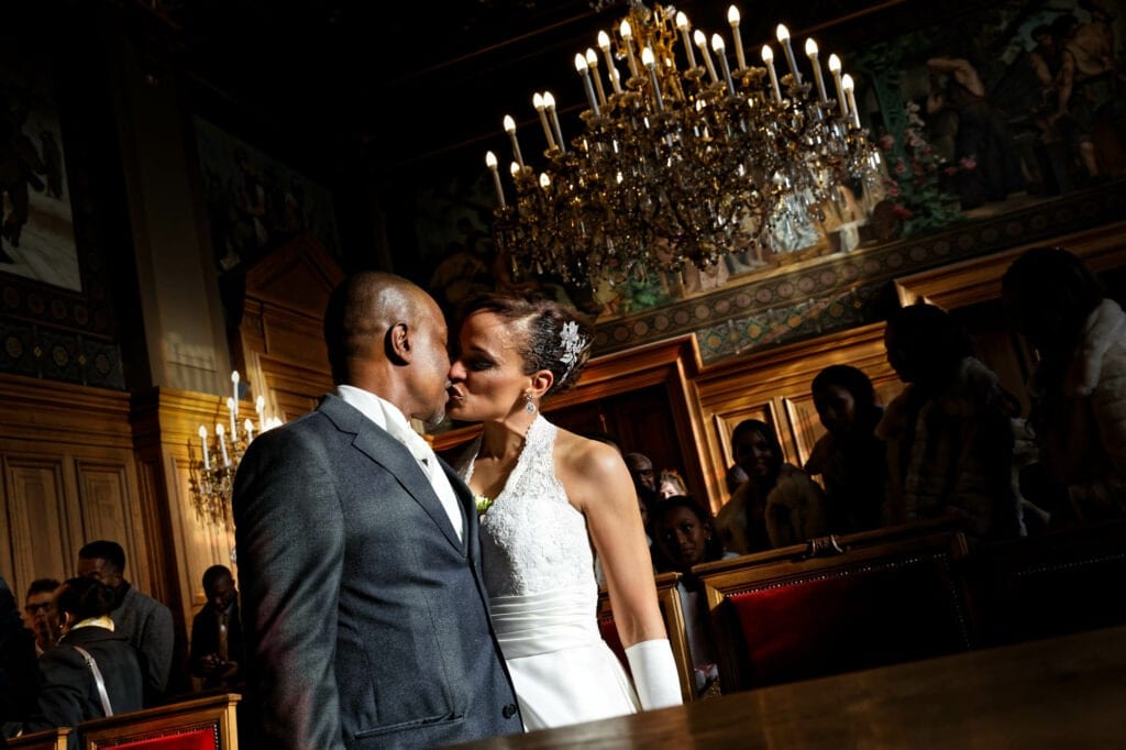 newlyweds couple kissing