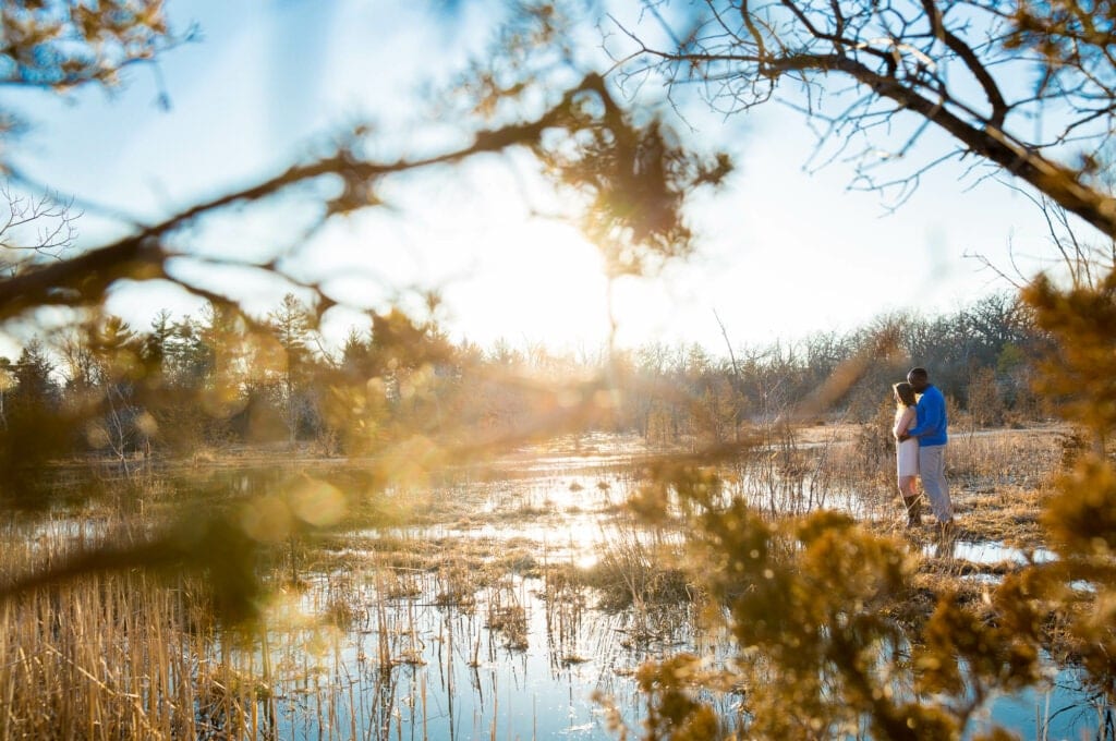 falls photoshot in amazing landscap sunset couple hugging