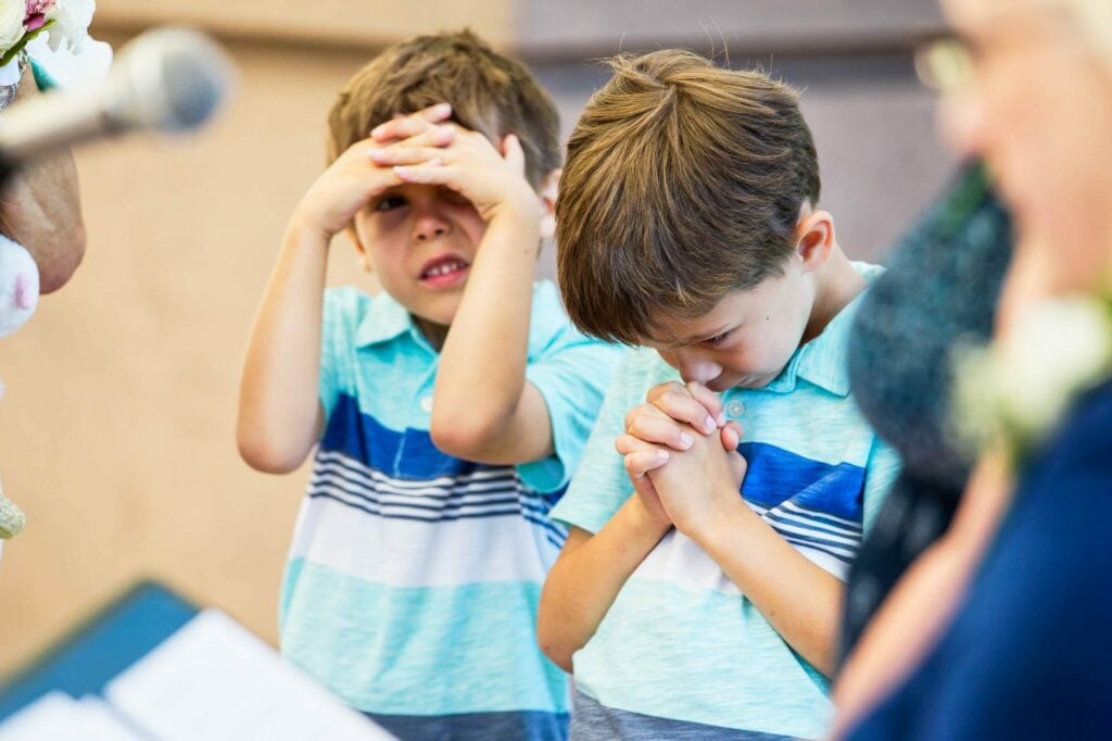 kids during the prayer