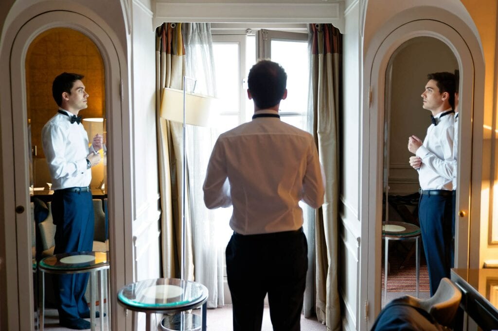 groom reflection in mirrors