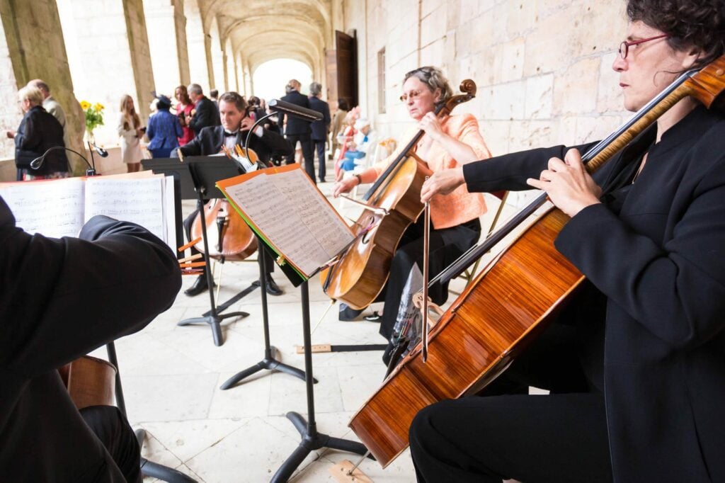 classical music with bass during champagne time in abbaye