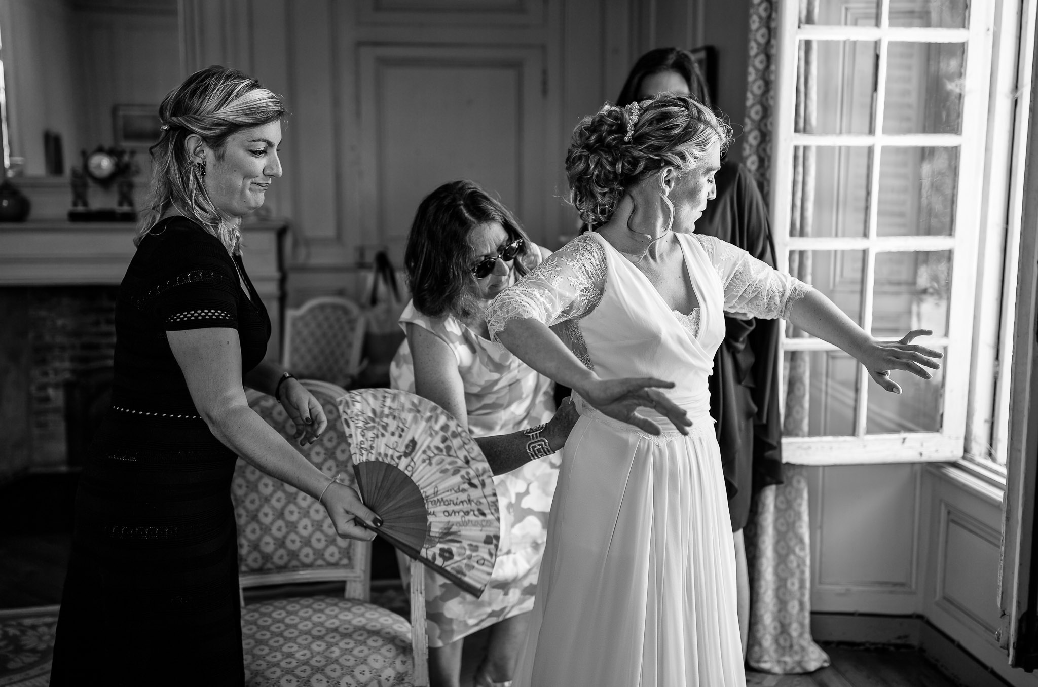 Bride Staying Cool on Hot Wedding Day - Funny Preparation Moment